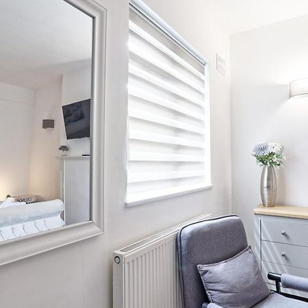 Luxury 3-Bed Apartment Near To London With Parking Hornchurch Luaran gambar