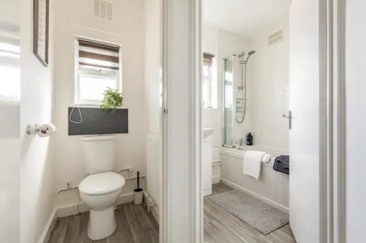 Luxury 3-Bed Apartment Near To London With Parking Hornchurch Luaran gambar