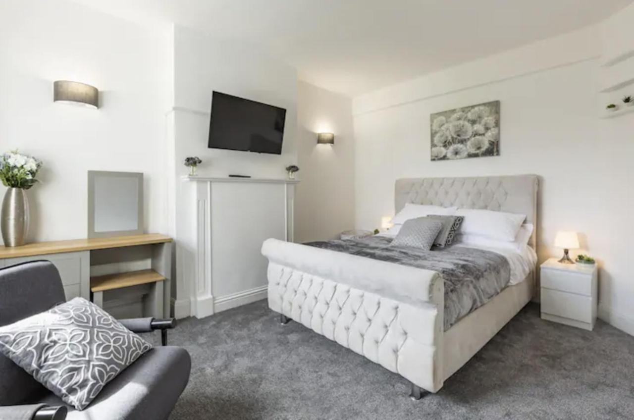 Luxury 3-Bed Apartment Near To London With Parking Hornchurch Luaran gambar