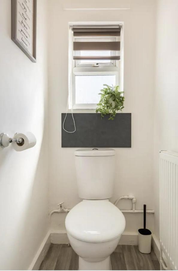 Luxury 3-Bed Apartment Near To London With Parking Hornchurch Luaran gambar