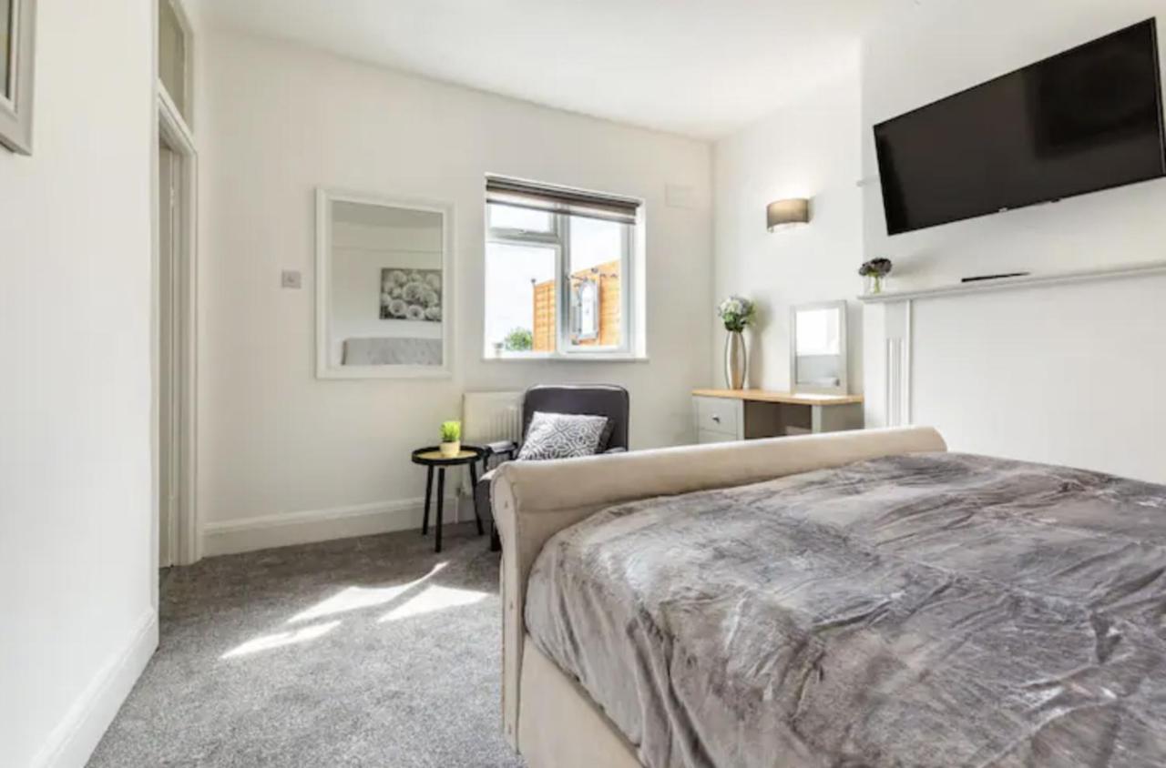 Luxury 3-Bed Apartment Near To London With Parking Hornchurch Luaran gambar