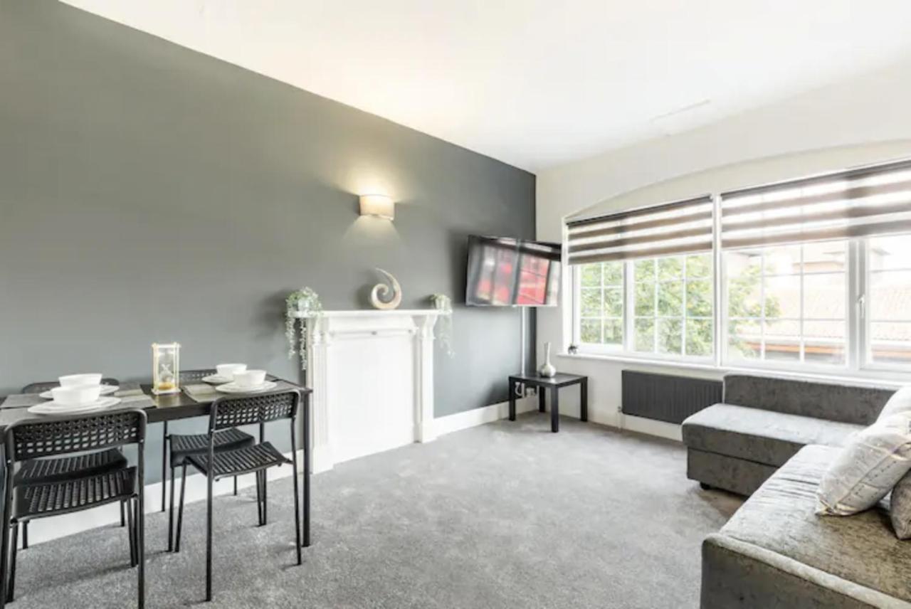 Luxury 3-Bed Apartment Near To London With Parking Hornchurch Luaran gambar