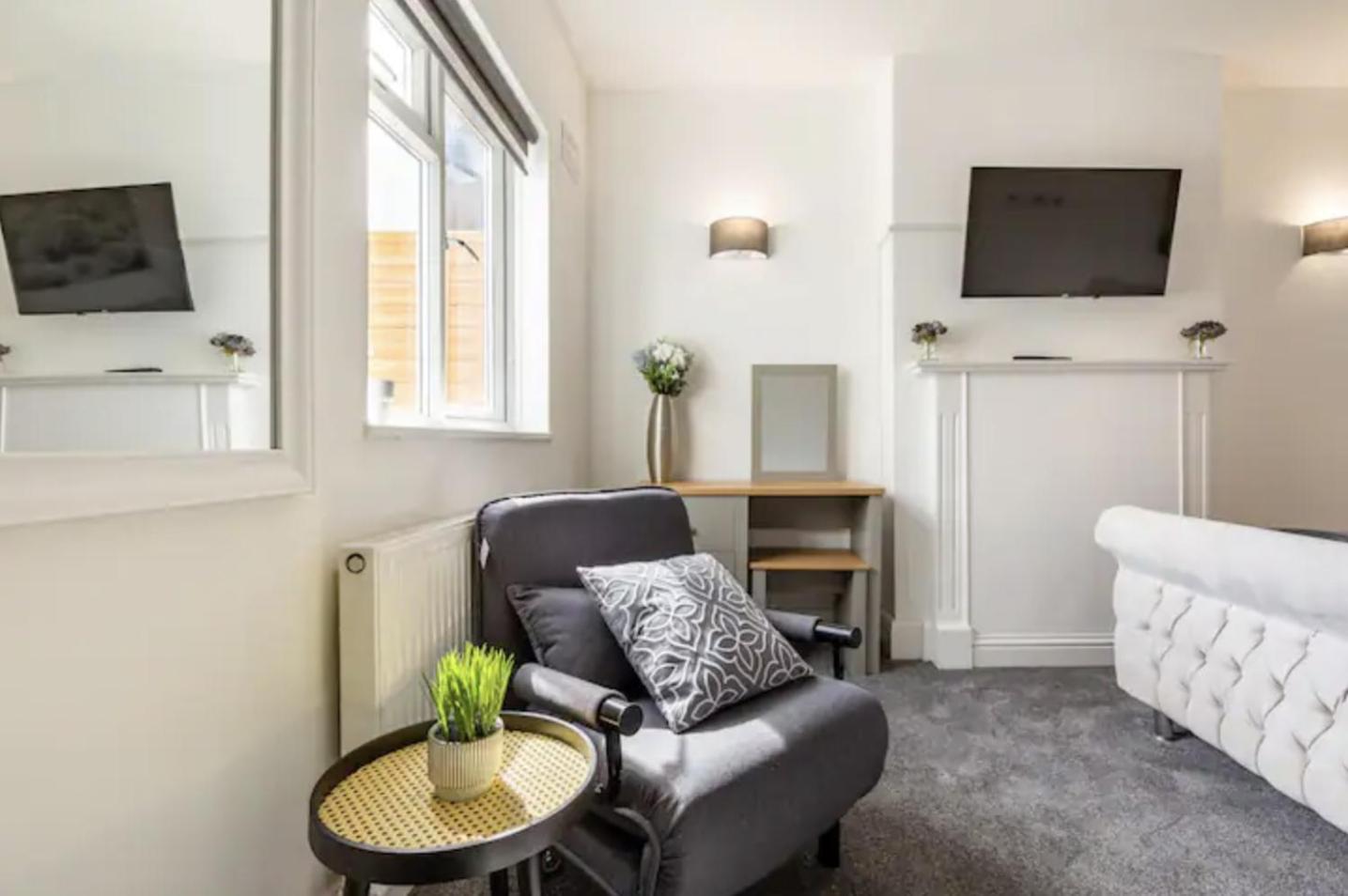 Luxury 3-Bed Apartment Near To London With Parking Hornchurch Bilik gambar