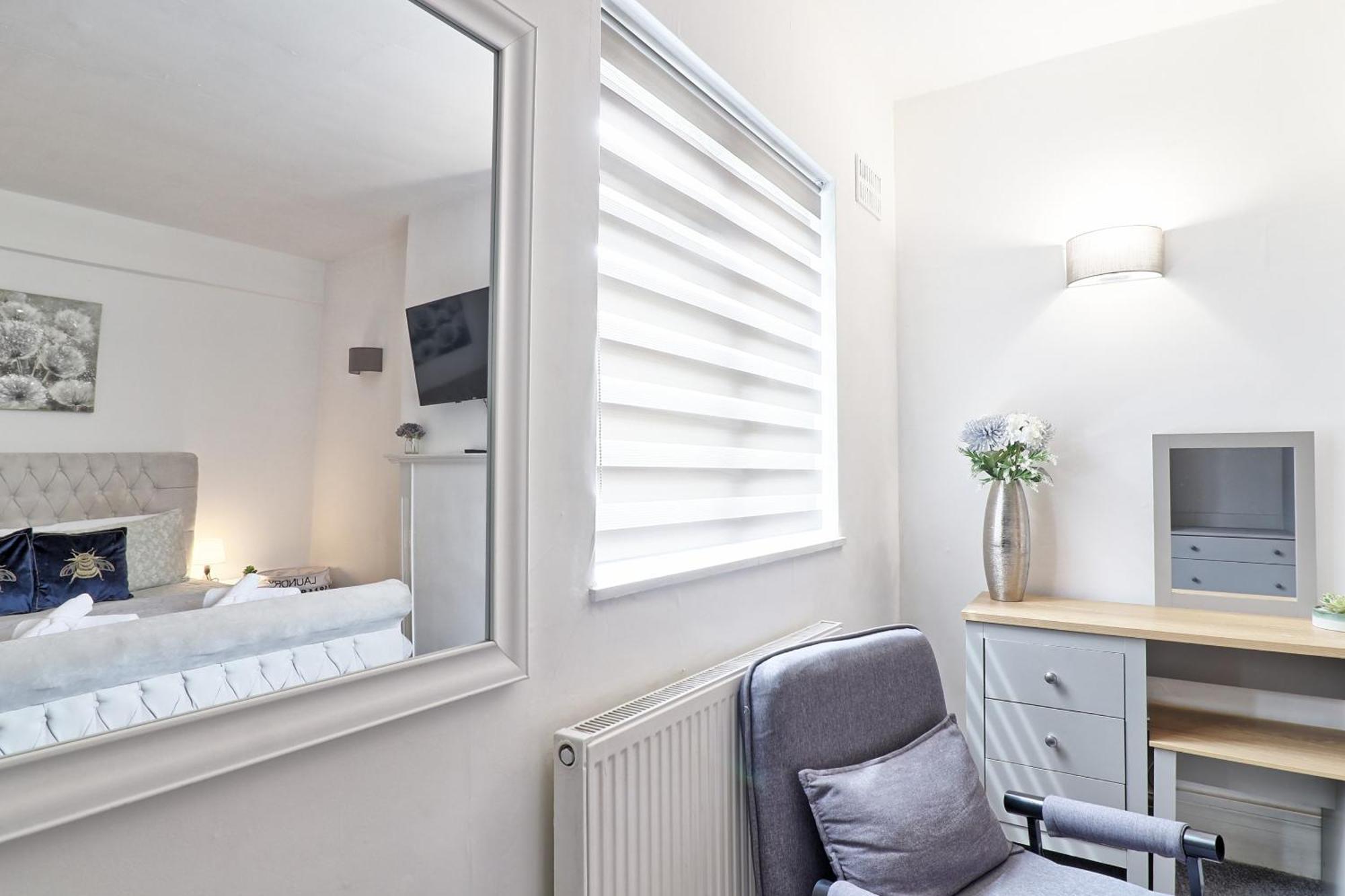 Luxury 3-Bed Apartment Near To London With Parking Hornchurch Luaran gambar