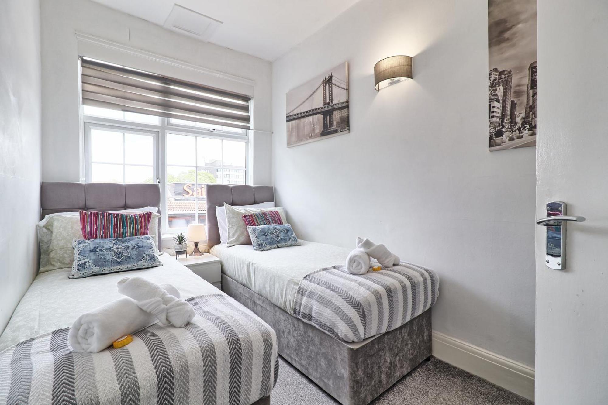 Luxury 3-Bed Apartment Near To London With Parking Hornchurch Luaran gambar