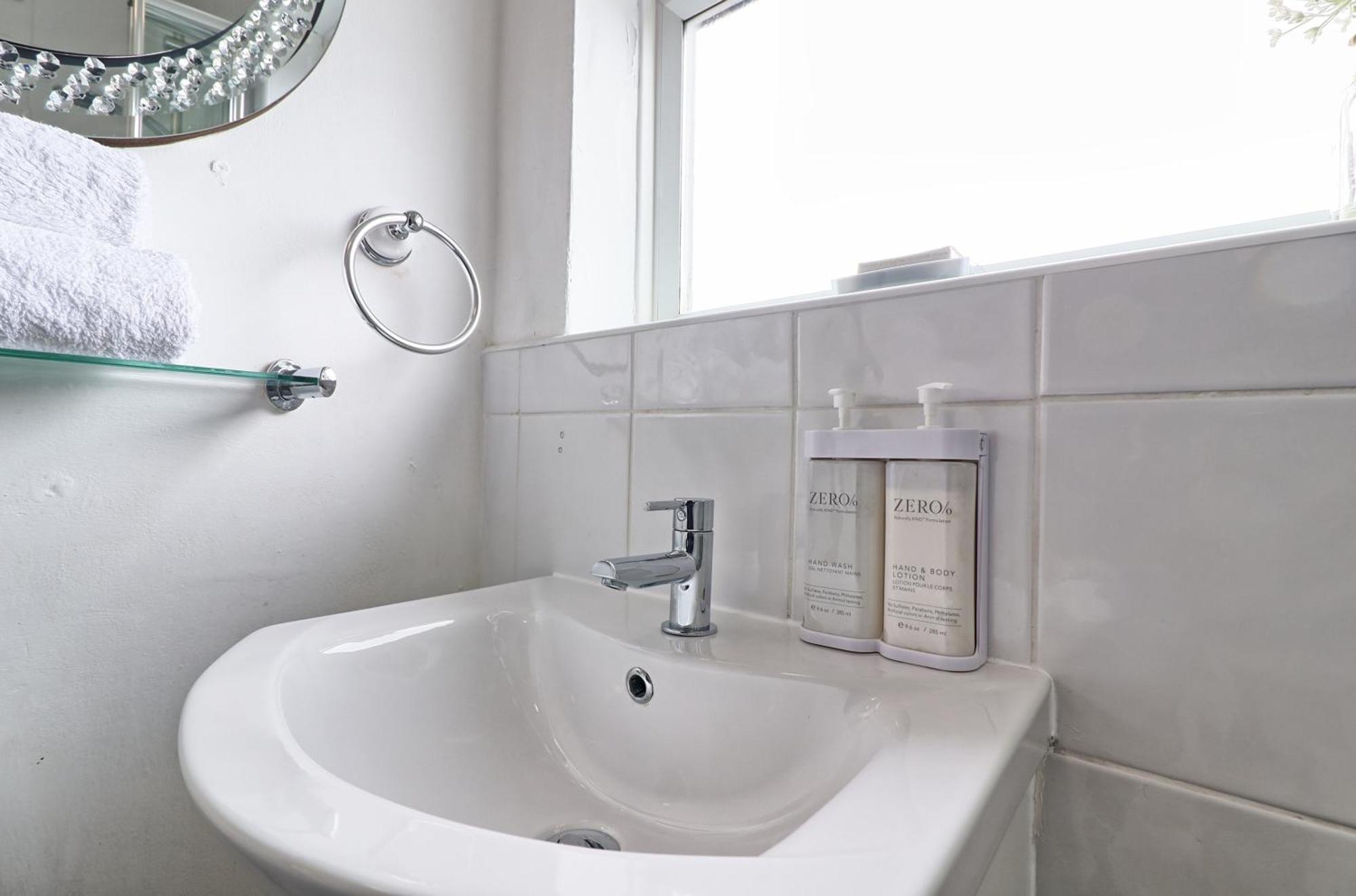 Luxury 3-Bed Apartment Near To London With Parking Hornchurch Luaran gambar