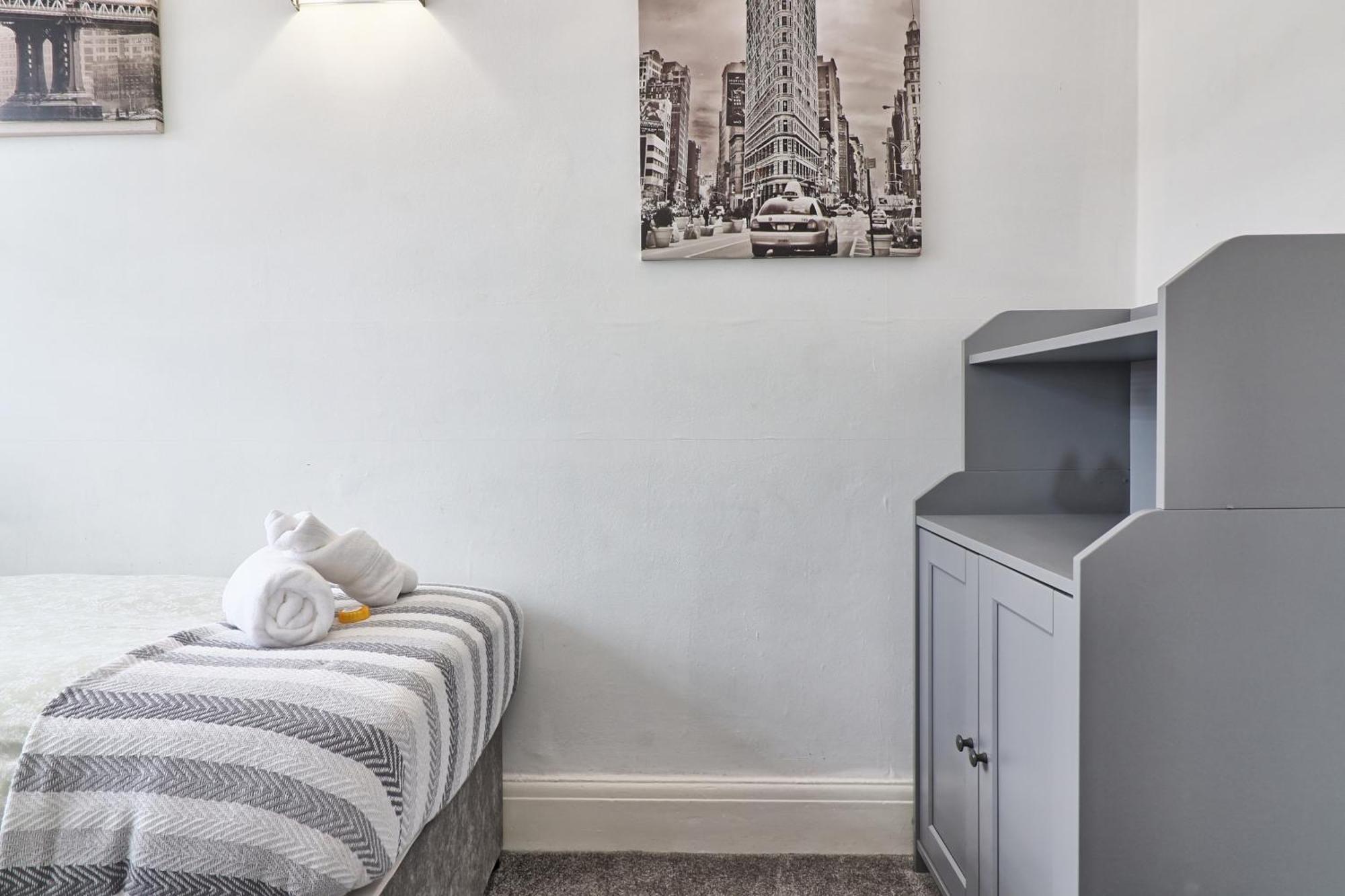 Luxury 3-Bed Apartment Near To London With Parking Hornchurch Luaran gambar