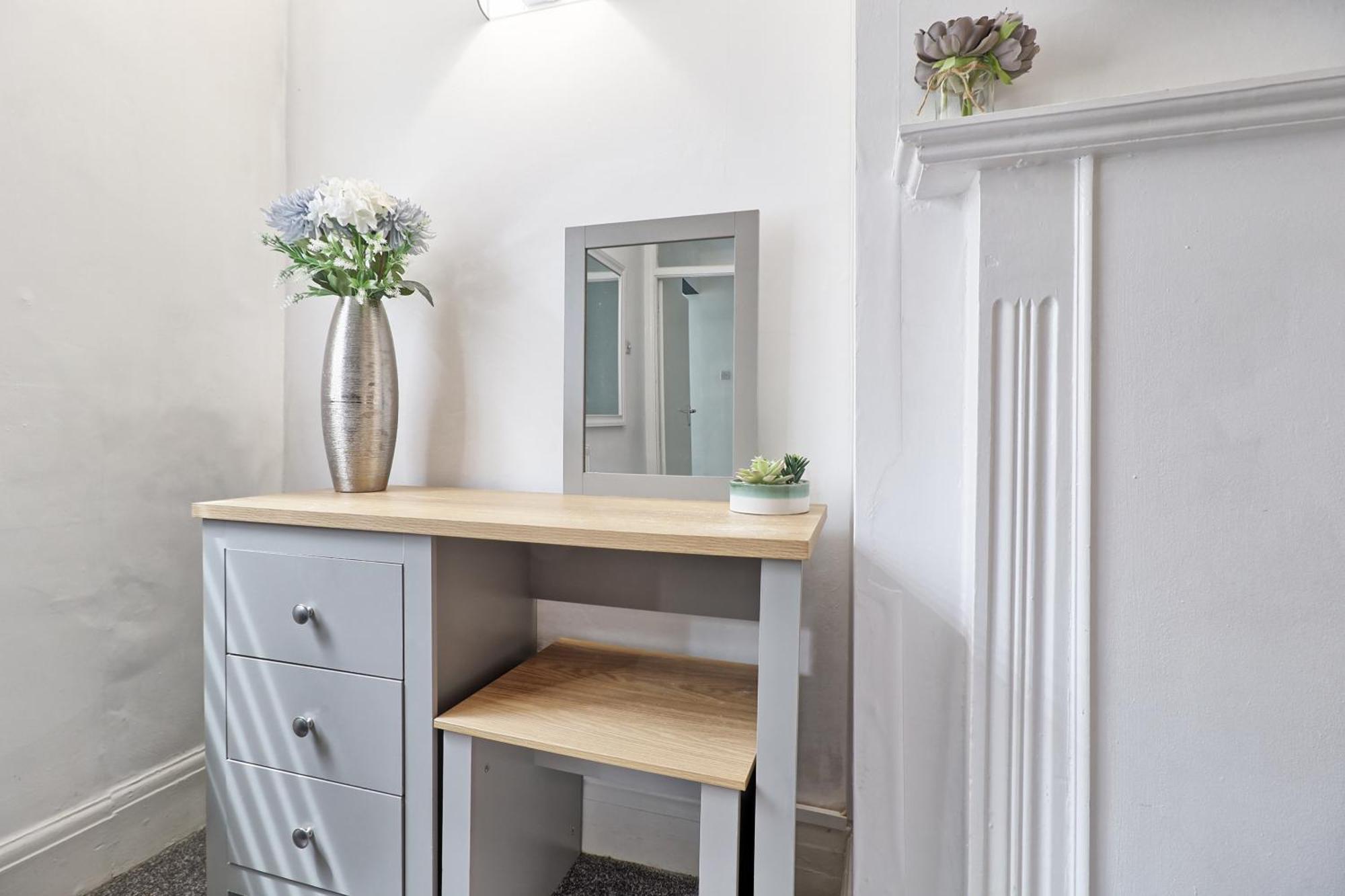 Luxury 3-Bed Apartment Near To London With Parking Hornchurch Luaran gambar