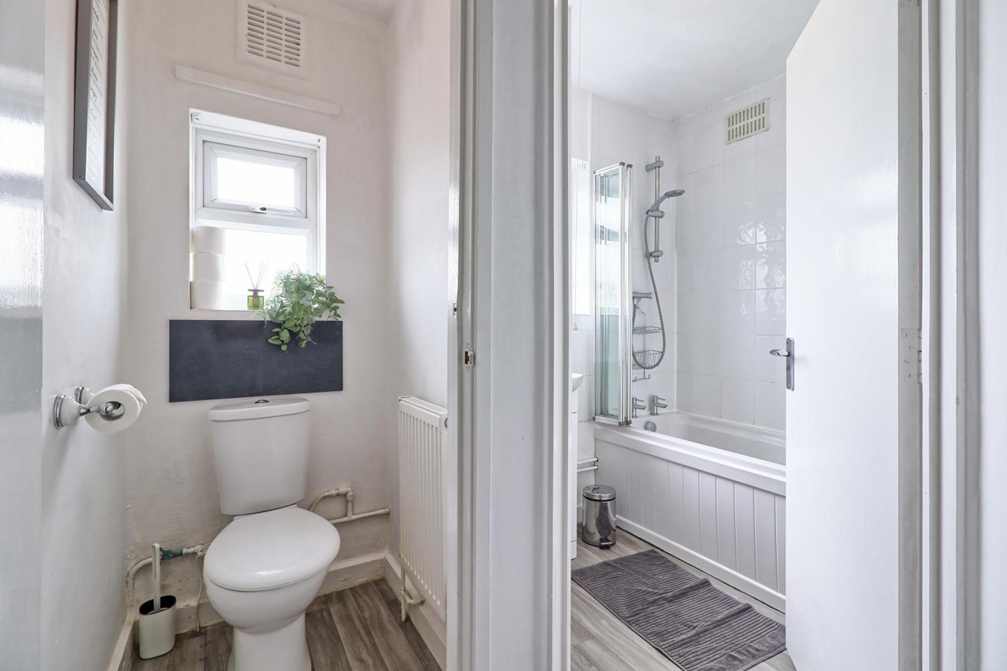 Luxury 3-Bed Apartment Near To London With Parking Hornchurch Luaran gambar