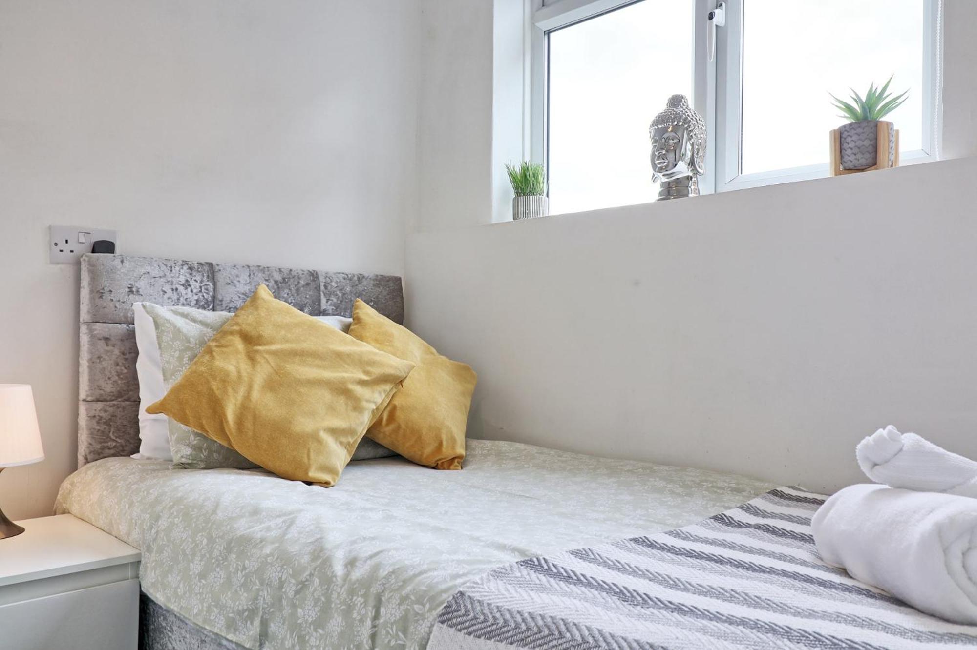 Luxury 3-Bed Apartment Near To London With Parking Hornchurch Luaran gambar