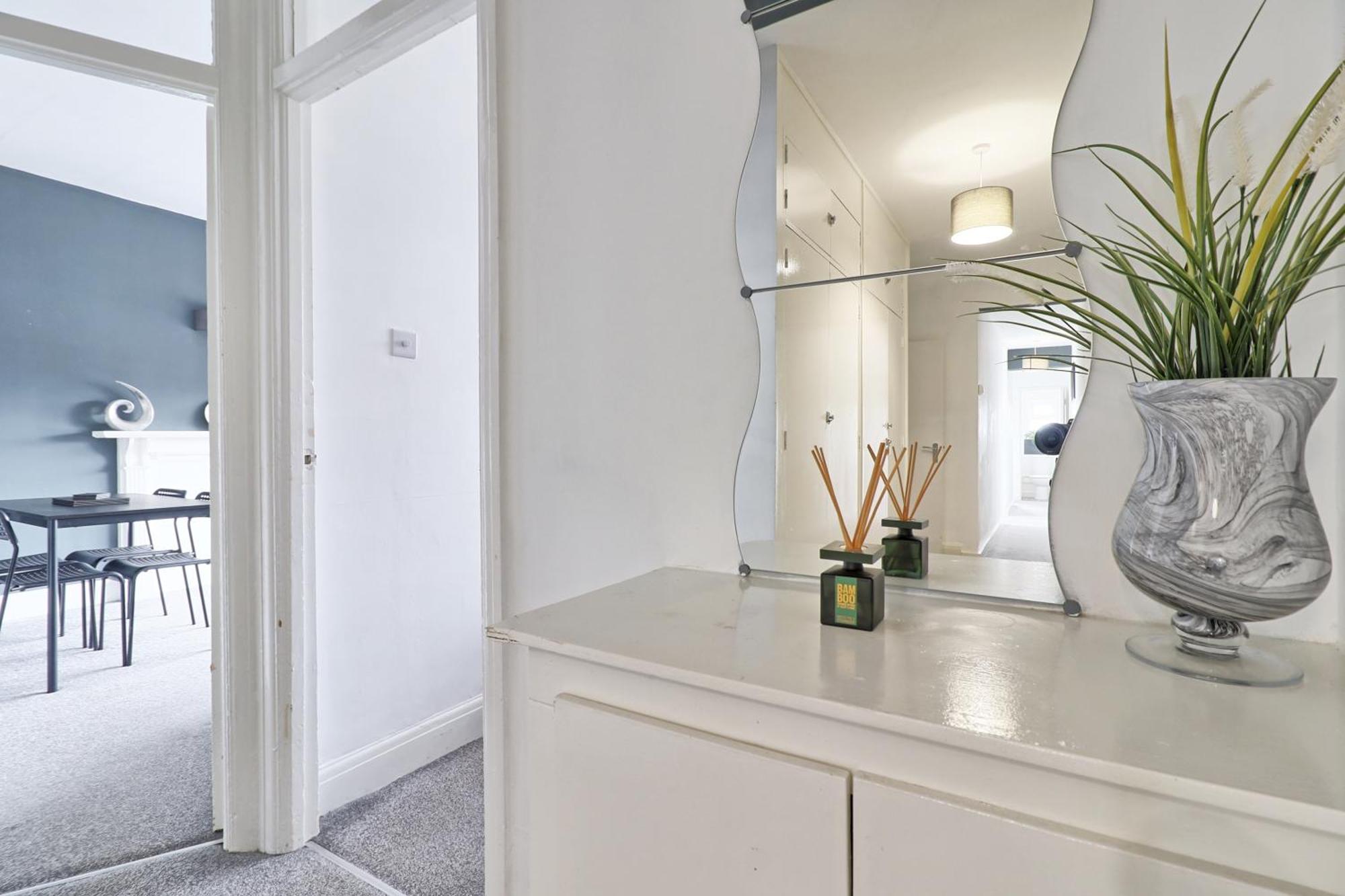 Luxury 3-Bed Apartment Near To London With Parking Hornchurch Luaran gambar