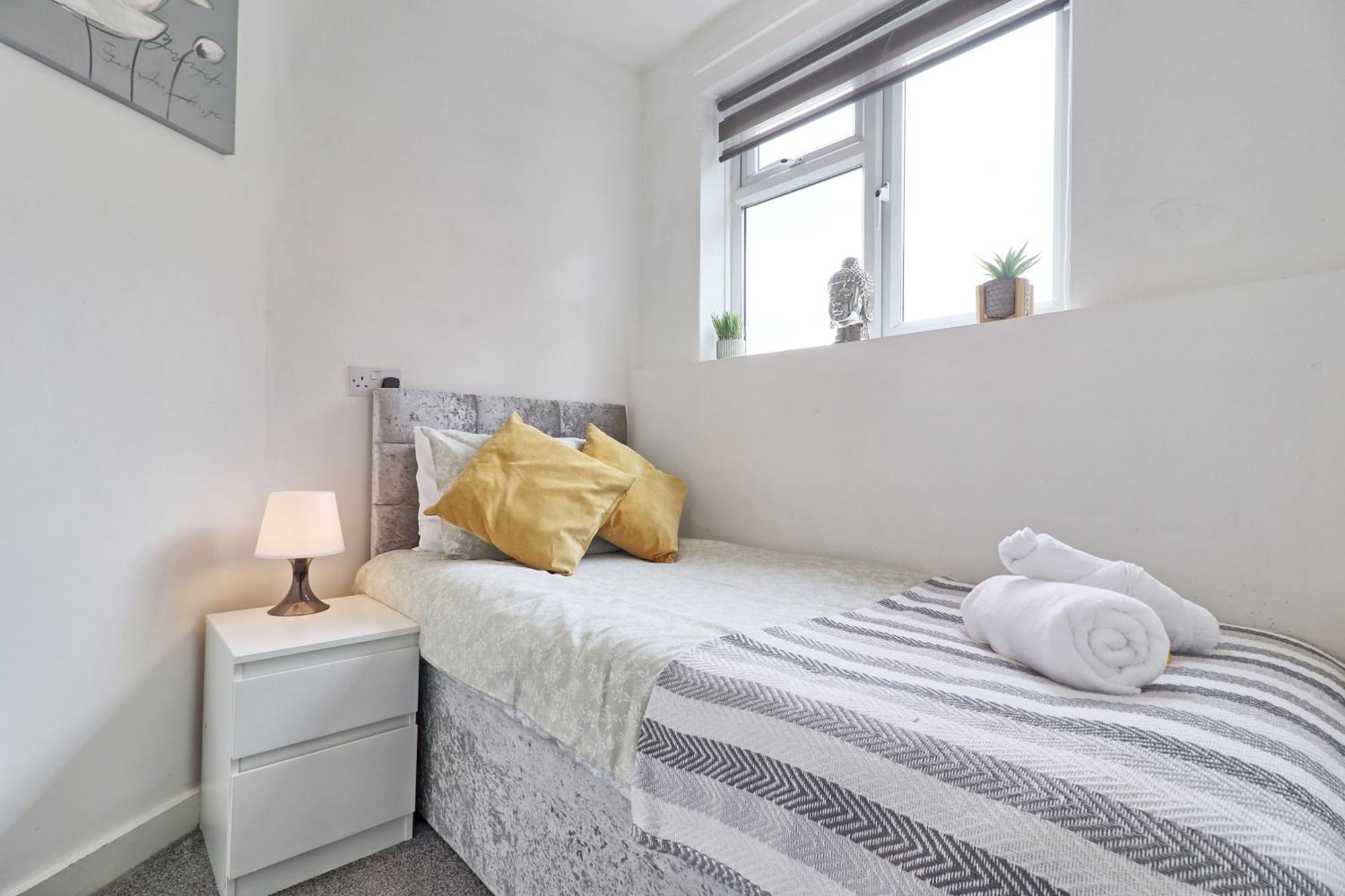 Luxury 3-Bed Apartment Near To London With Parking Hornchurch Luaran gambar