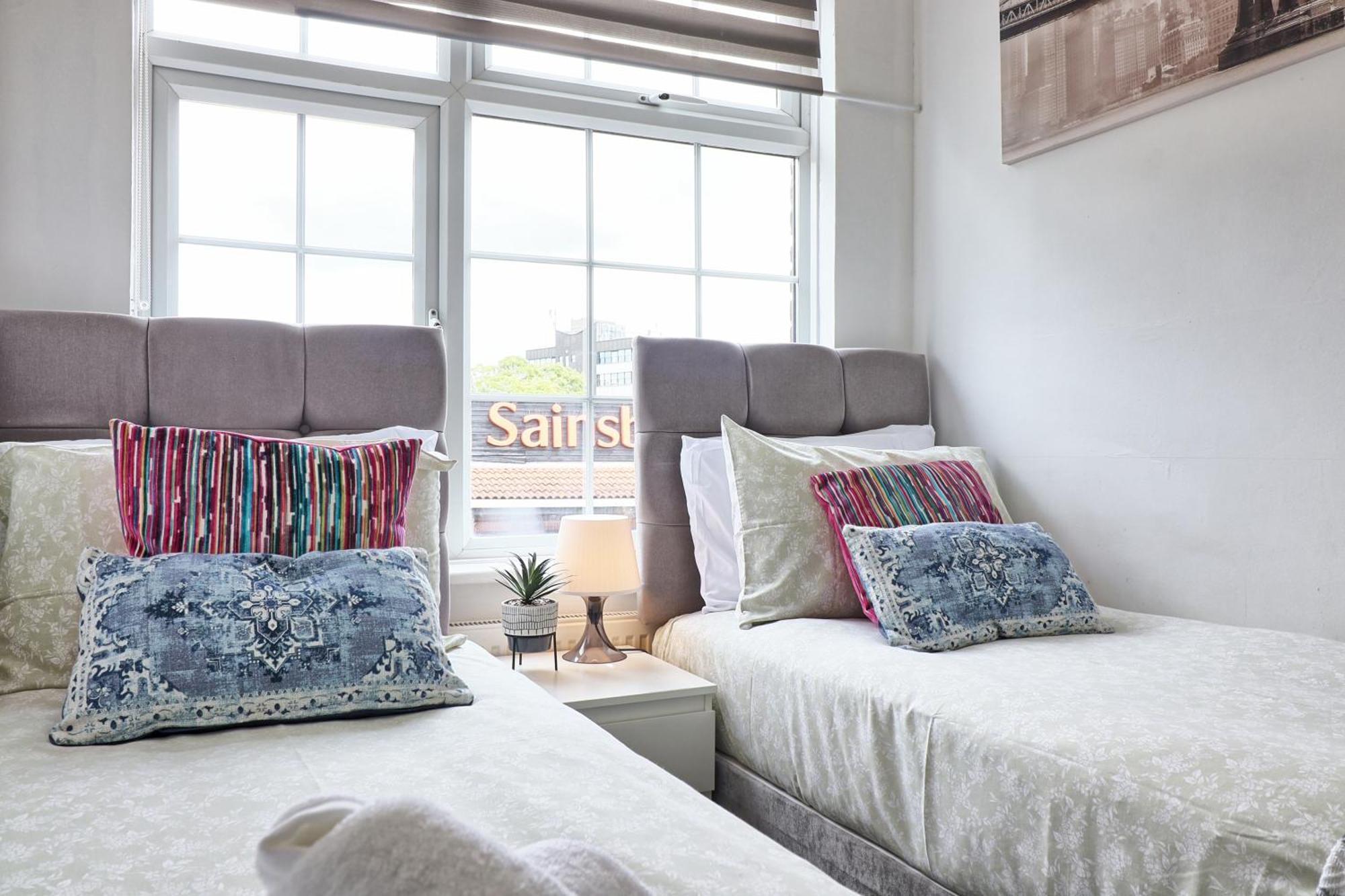 Luxury 3-Bed Apartment Near To London With Parking Hornchurch Luaran gambar