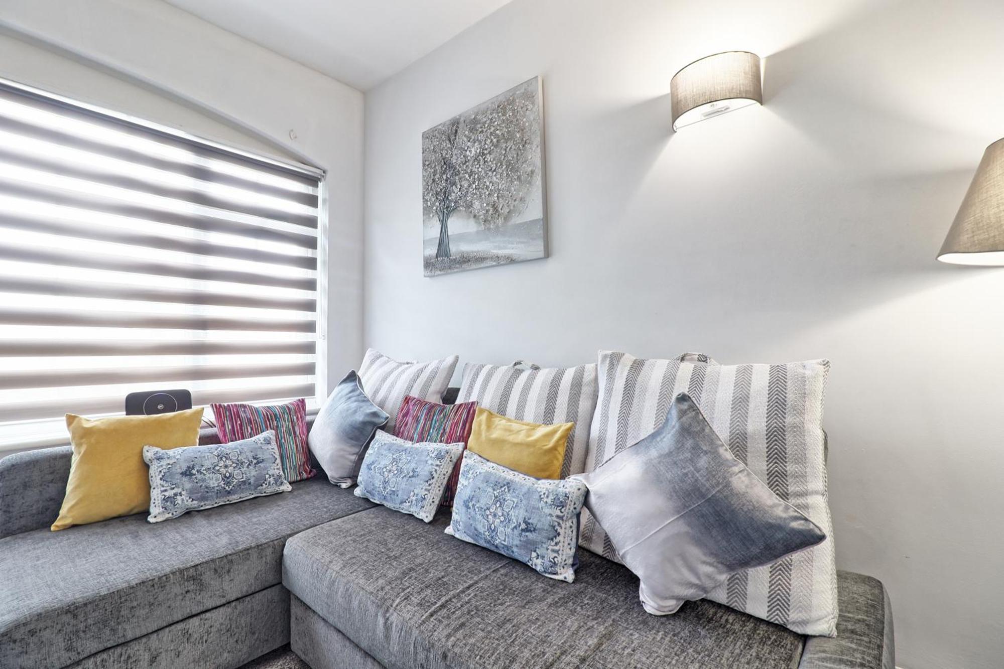 Luxury 3-Bed Apartment Near To London With Parking Hornchurch Luaran gambar