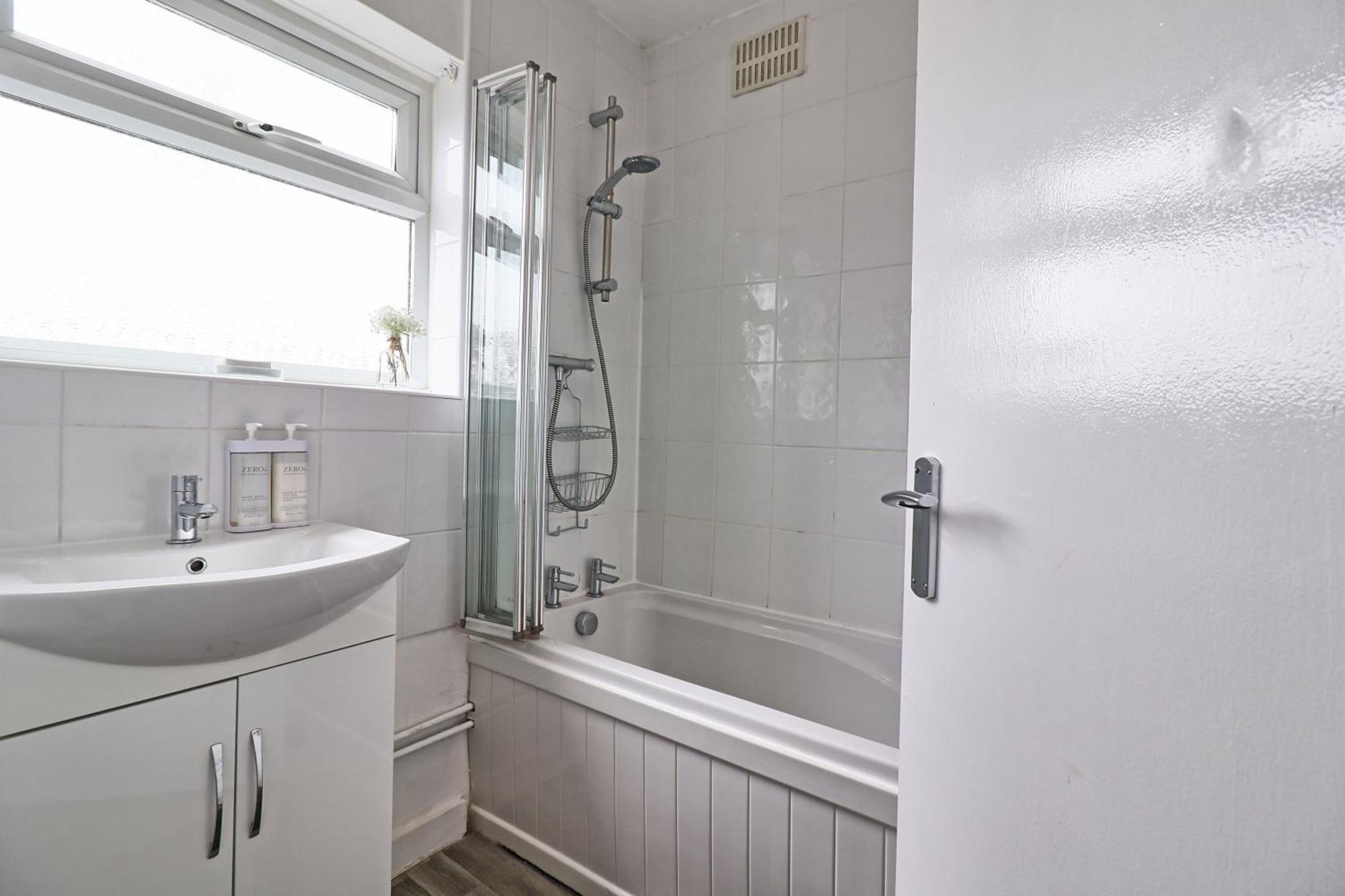Luxury 3-Bed Apartment Near To London With Parking Hornchurch Luaran gambar
