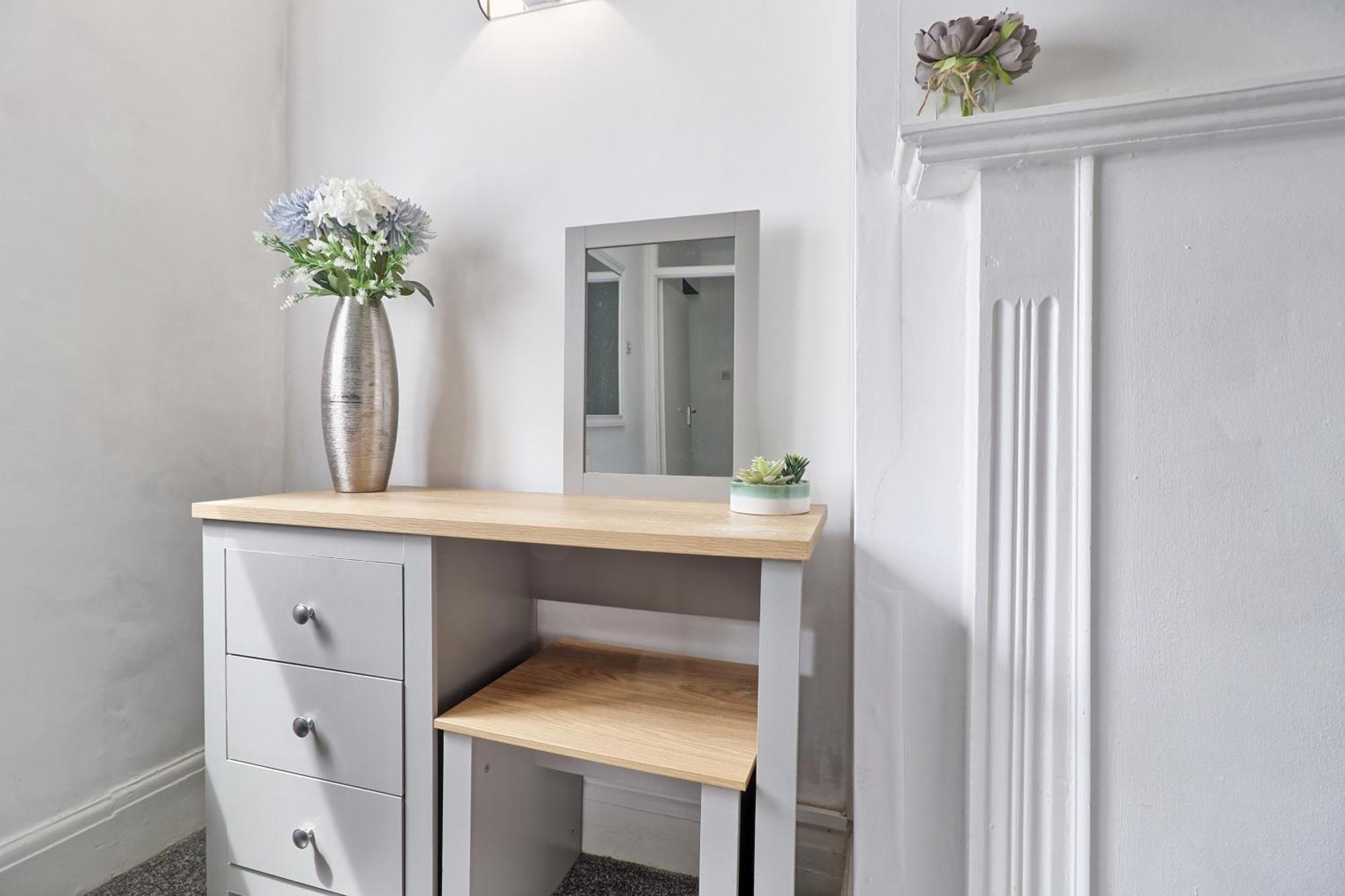 Luxury 3-Bed Apartment Near To London With Parking Hornchurch Luaran gambar