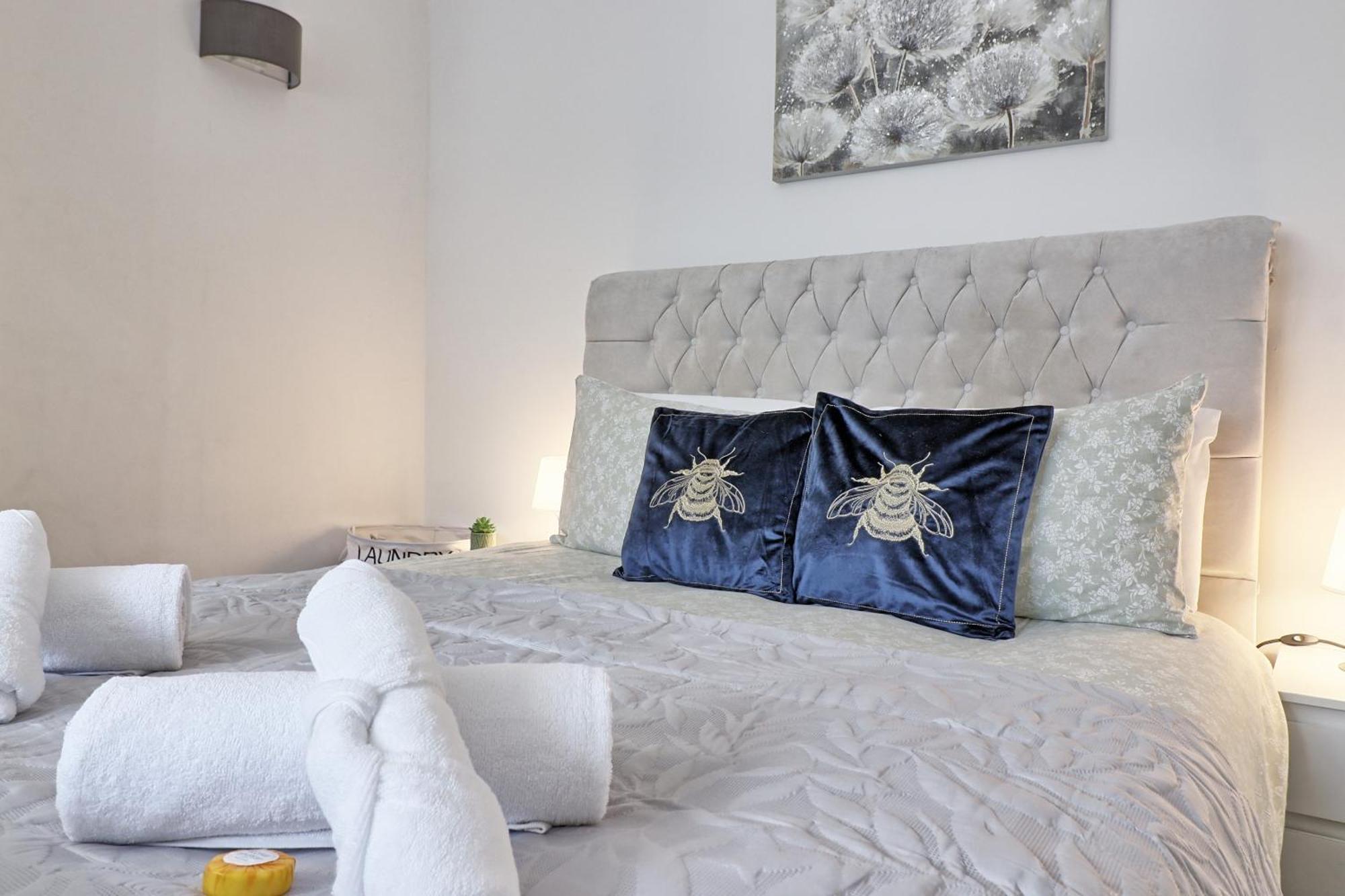 Luxury 3-Bed Apartment Near To London With Parking Hornchurch Luaran gambar