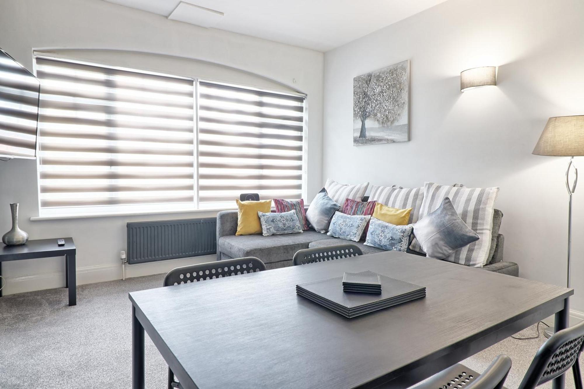 Luxury 3-Bed Apartment Near To London With Parking Hornchurch Luaran gambar