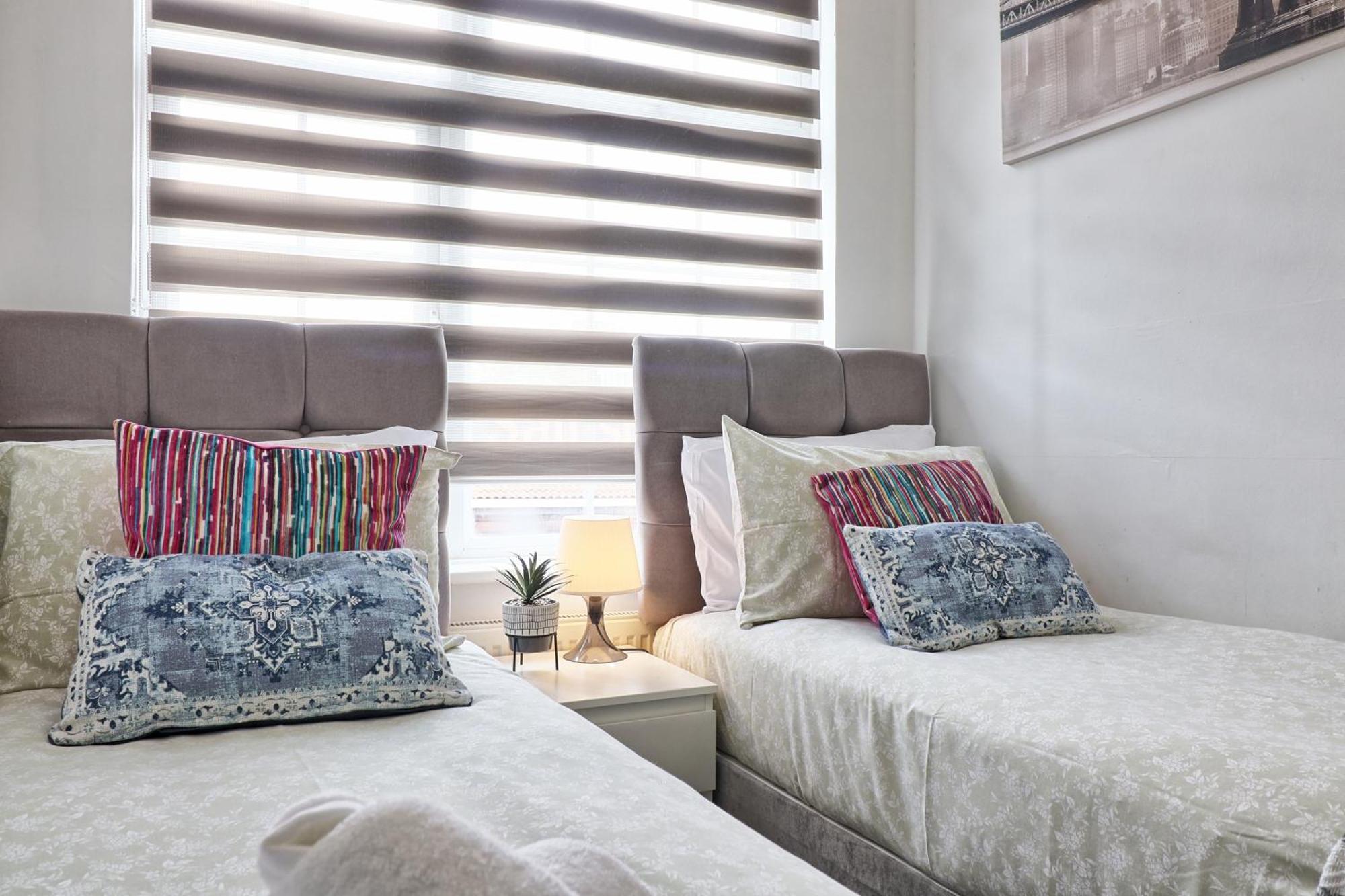 Luxury 3-Bed Apartment Near To London With Parking Hornchurch Luaran gambar