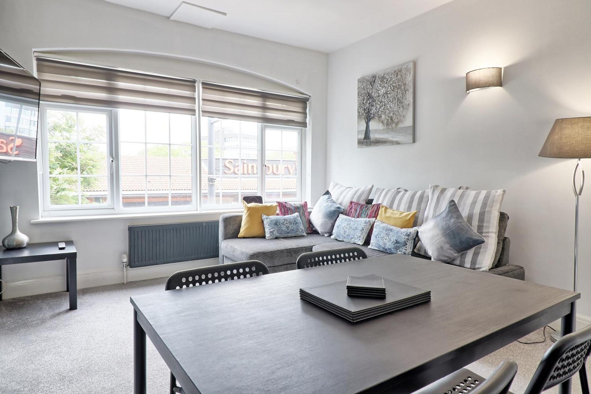 Luxury 3-Bed Apartment Near To London With Parking Hornchurch Luaran gambar