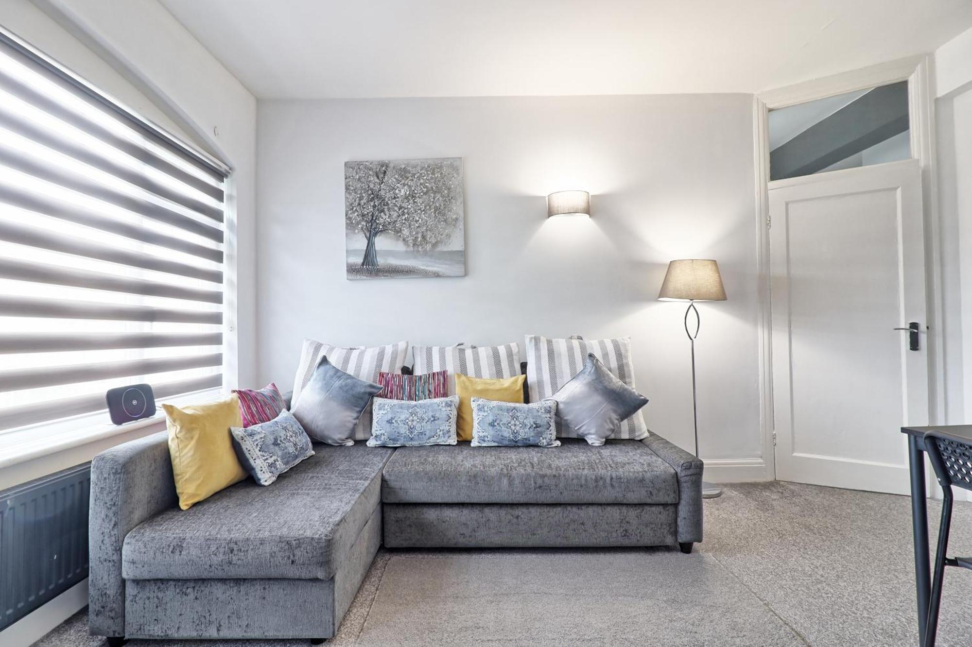Luxury 3-Bed Apartment Near To London With Parking Hornchurch Luaran gambar
