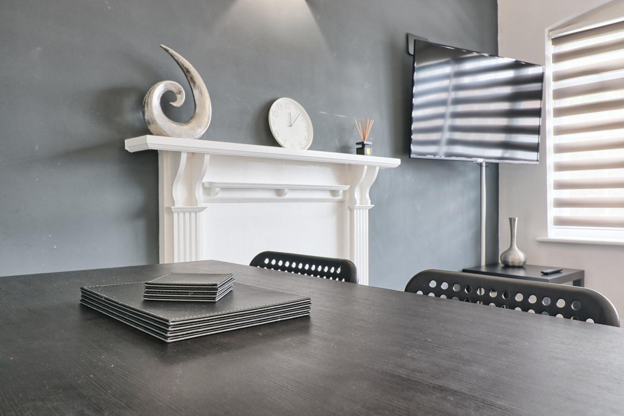 Luxury 3-Bed Apartment Near To London With Parking Hornchurch Luaran gambar