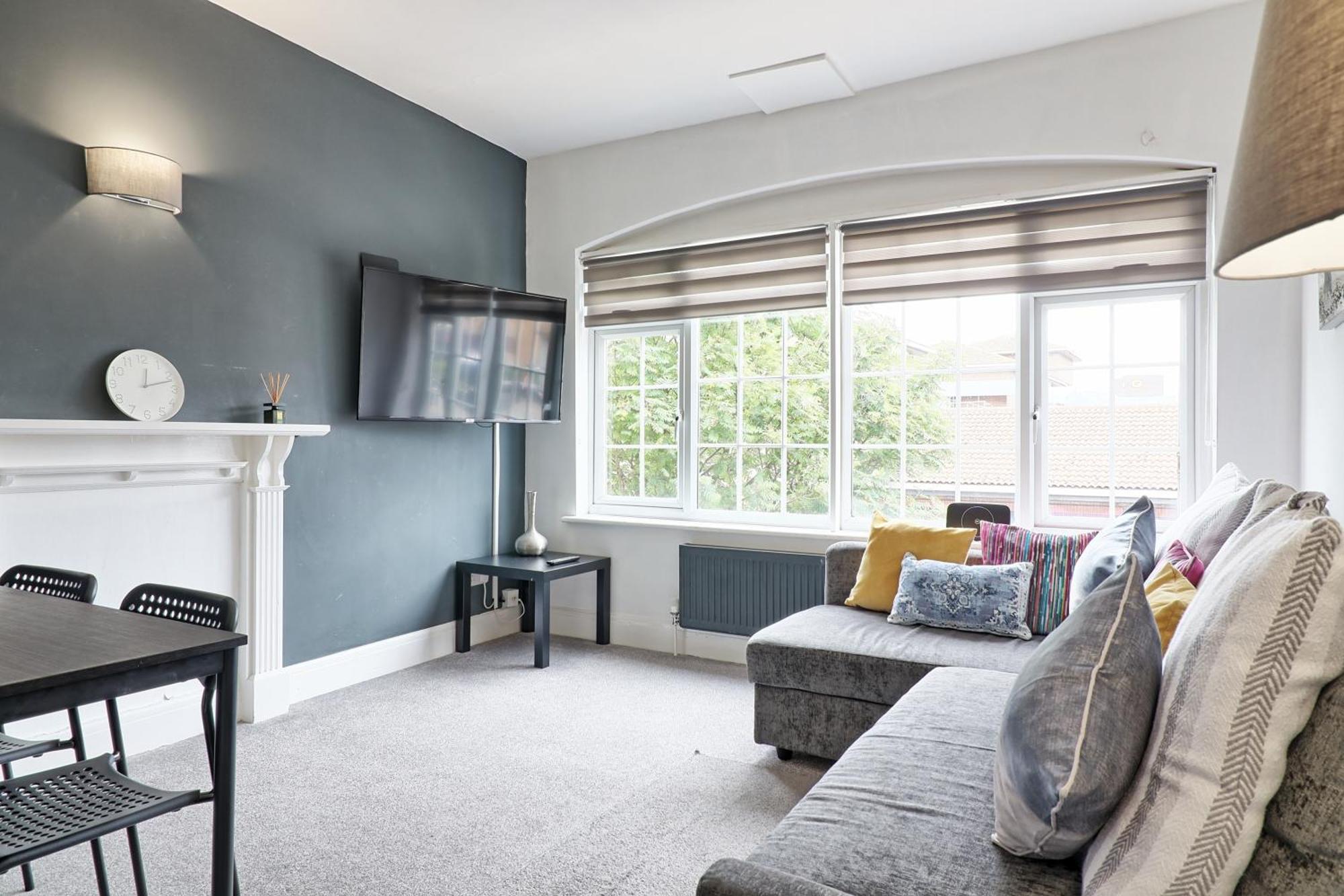 Luxury 3-Bed Apartment Near To London With Parking Hornchurch Luaran gambar